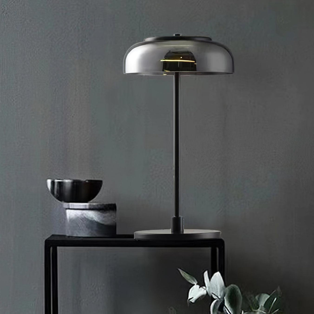 Stolní lampa Solara — zapojení do zásuvky s vypínačem