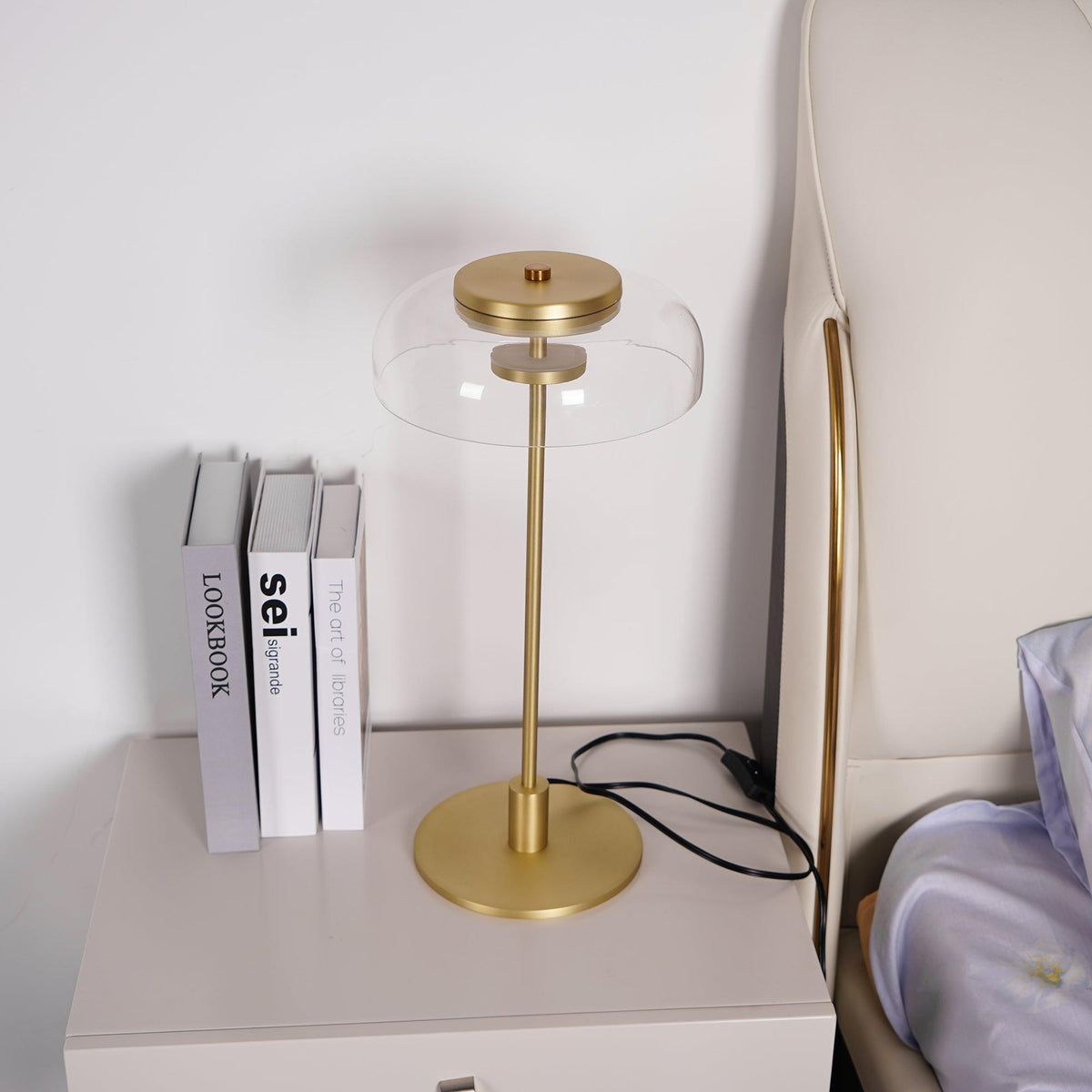 Stolní lampa Solara — zapojení do zásuvky s vypínačem