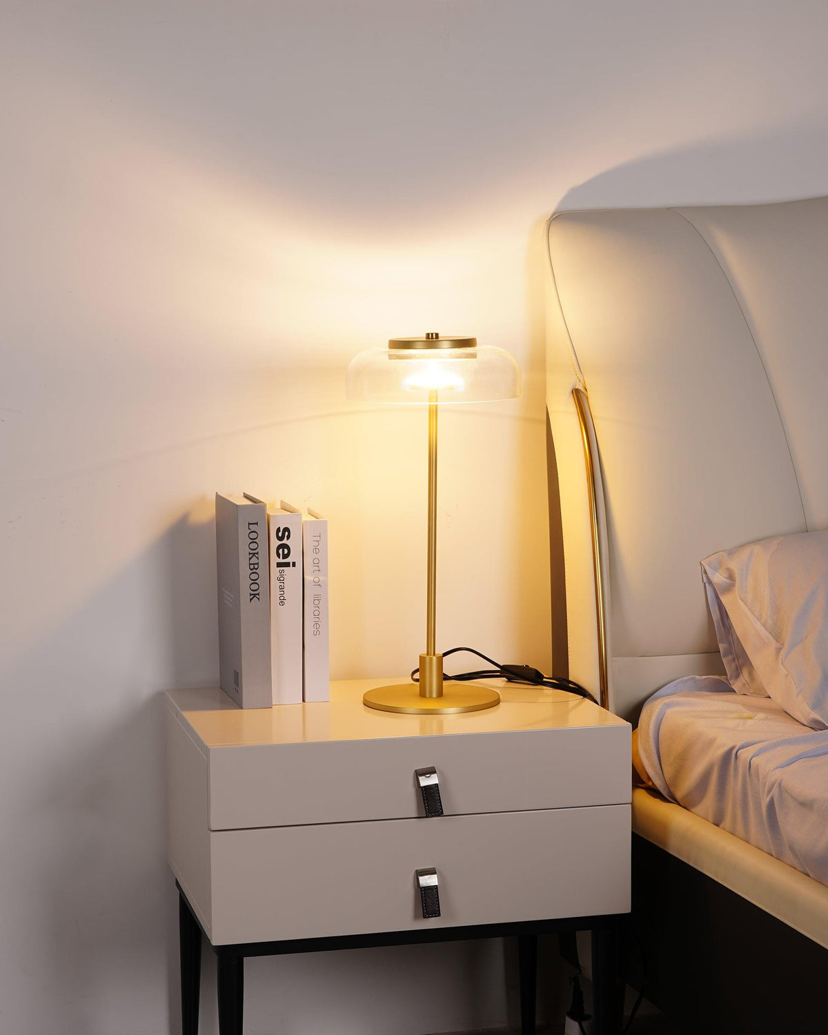 Stolní lampa Solara — zapojení do zásuvky s vypínačem