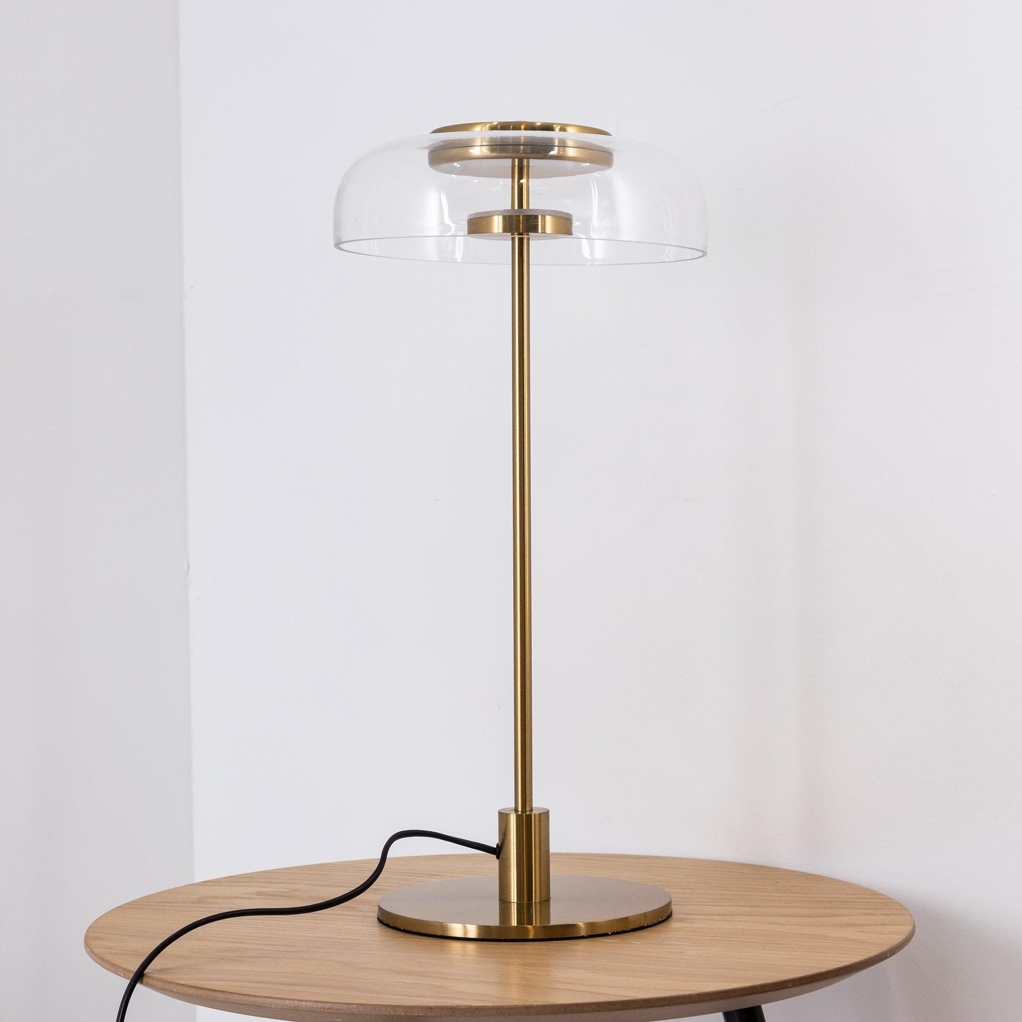 Stolní lampa Solara — zapojení do zásuvky s vypínačem