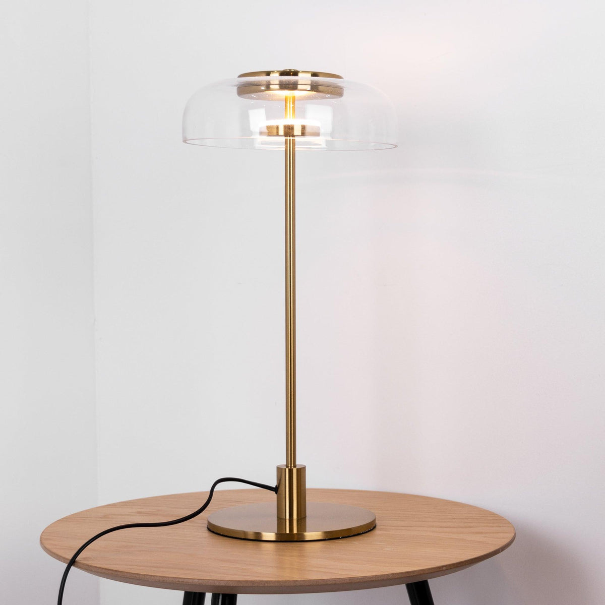 Stolní lampa Solara — zapojení do zásuvky s vypínačem