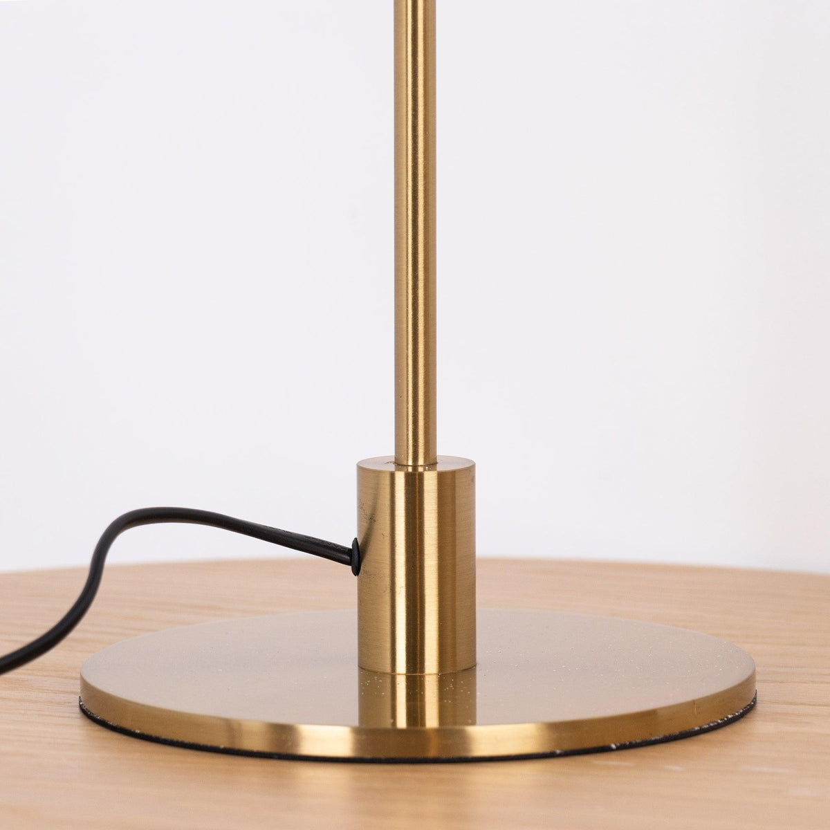 Stolní lampa Solara — zapojení do zásuvky s vypínačem