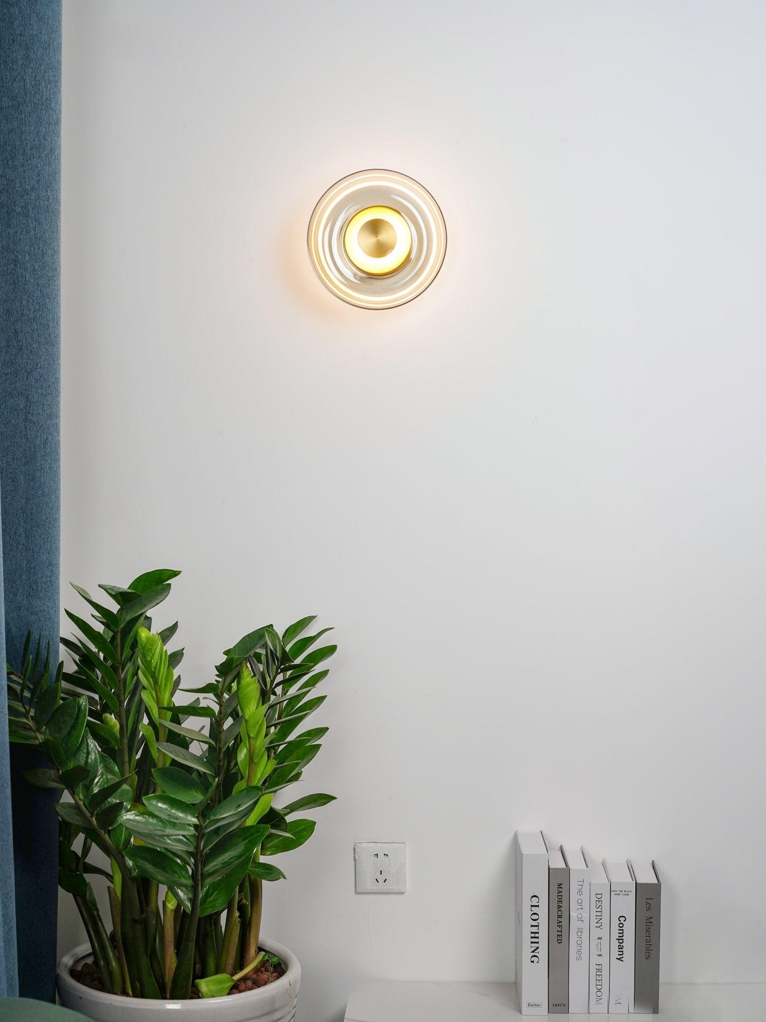 Glimmera rund væglampe — 9″ diameter, slankt design