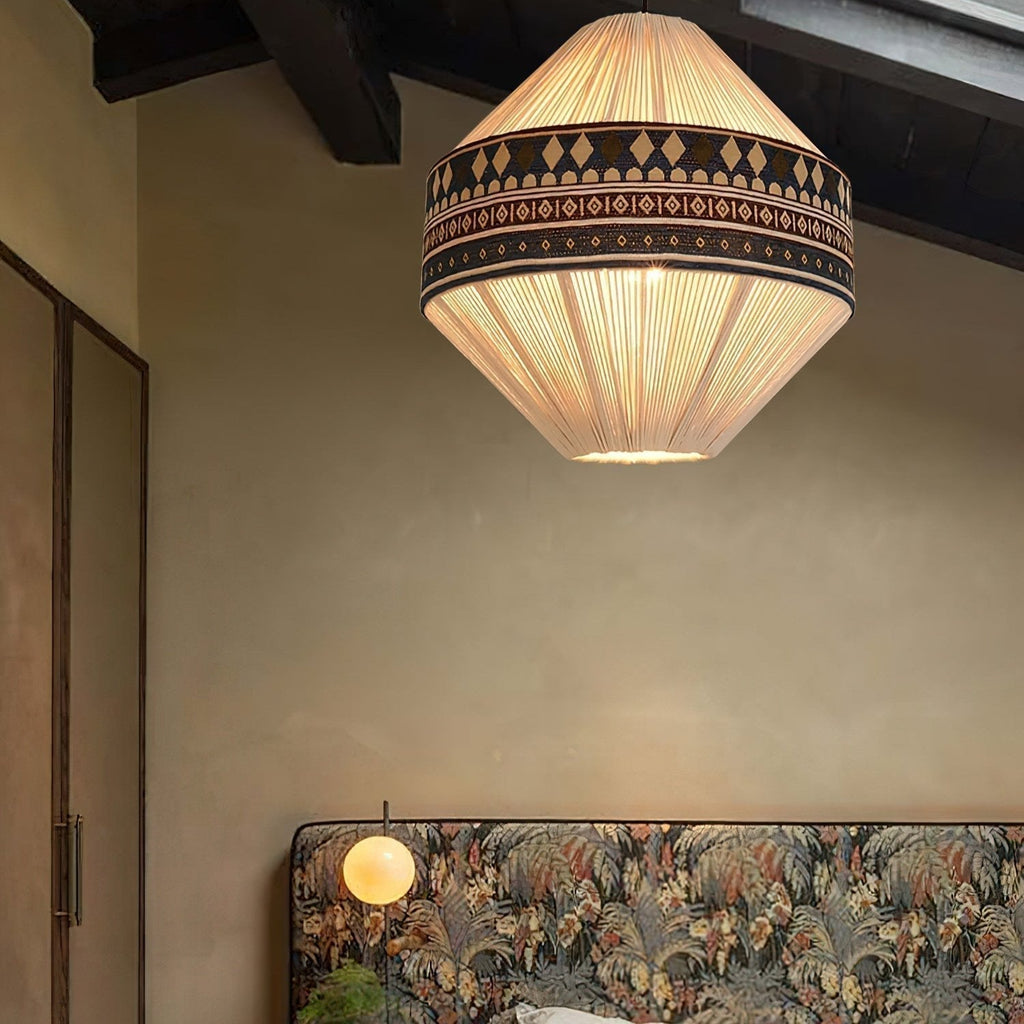 Boho – závěsná lampa s třásněmi