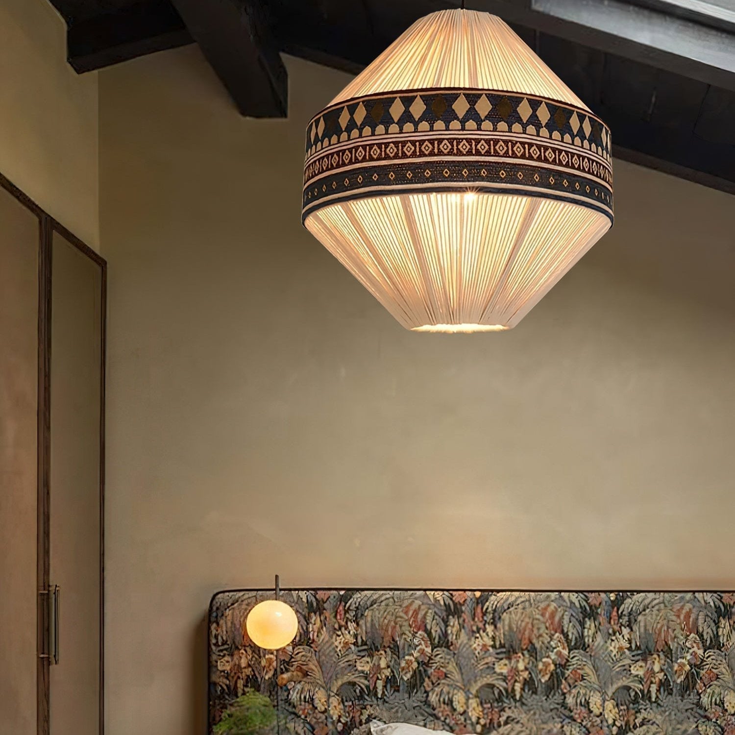 Boho – závěsná lampa s třásněmi