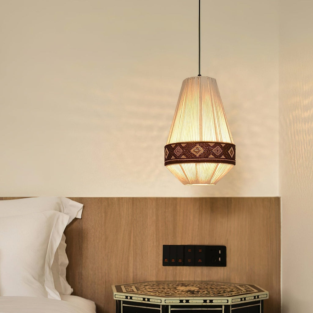 Boho – závěsná lampa s třásněmi