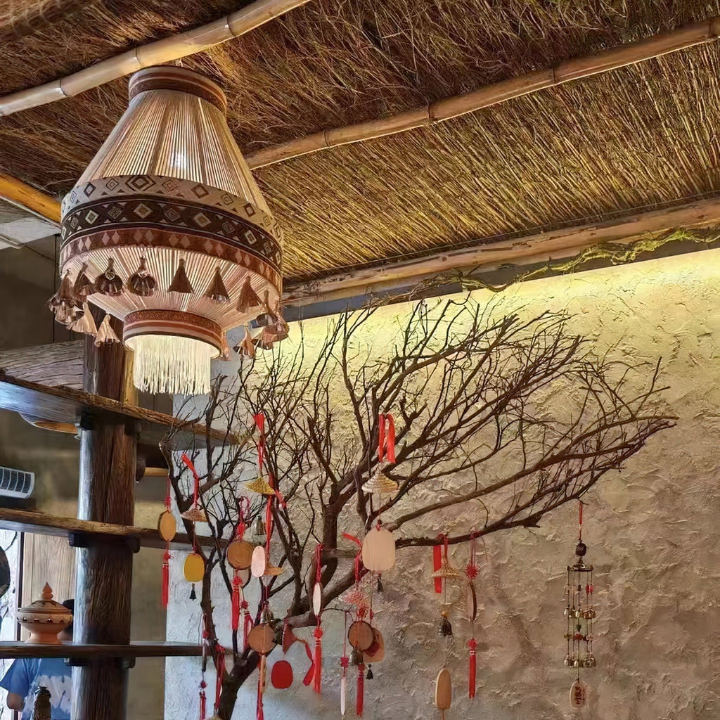 Boho – závěsná lampa s třásněmi