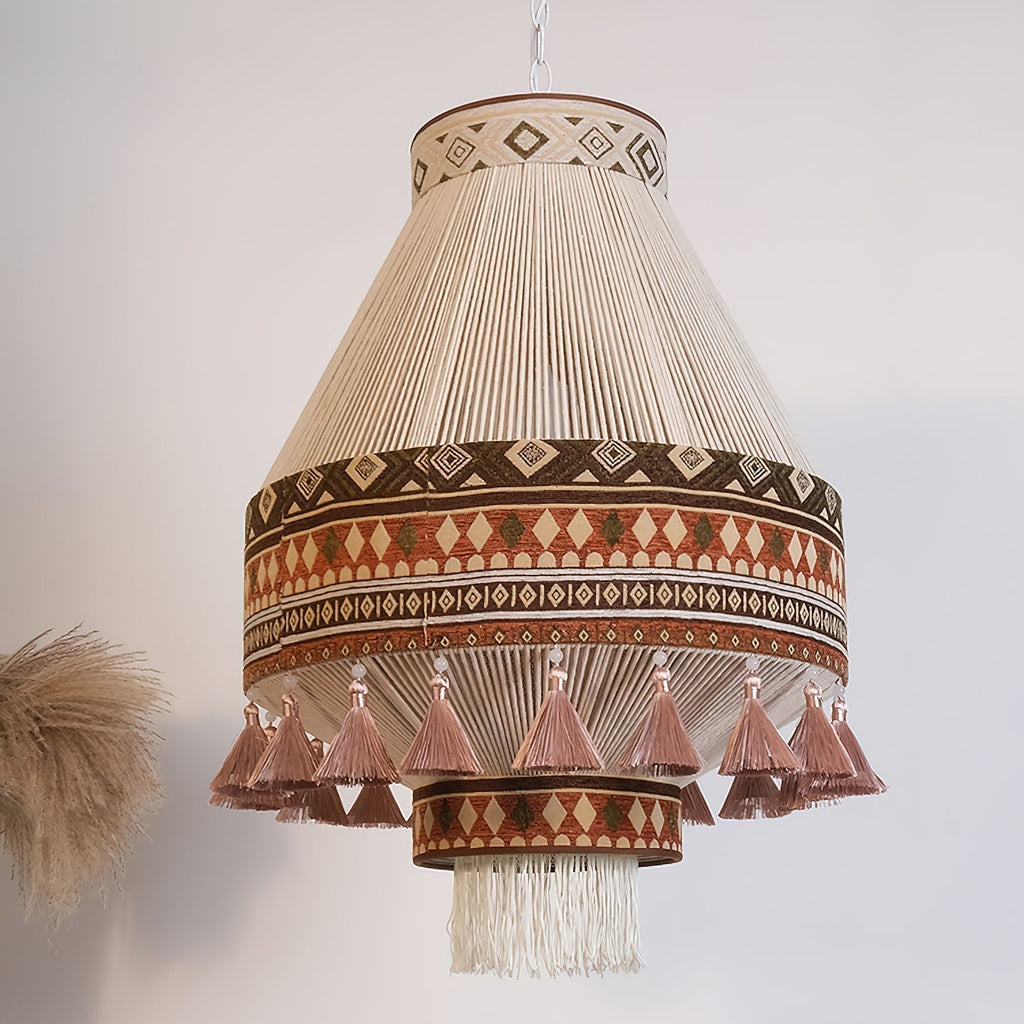 Boho – závěsná lampa s třásněmi