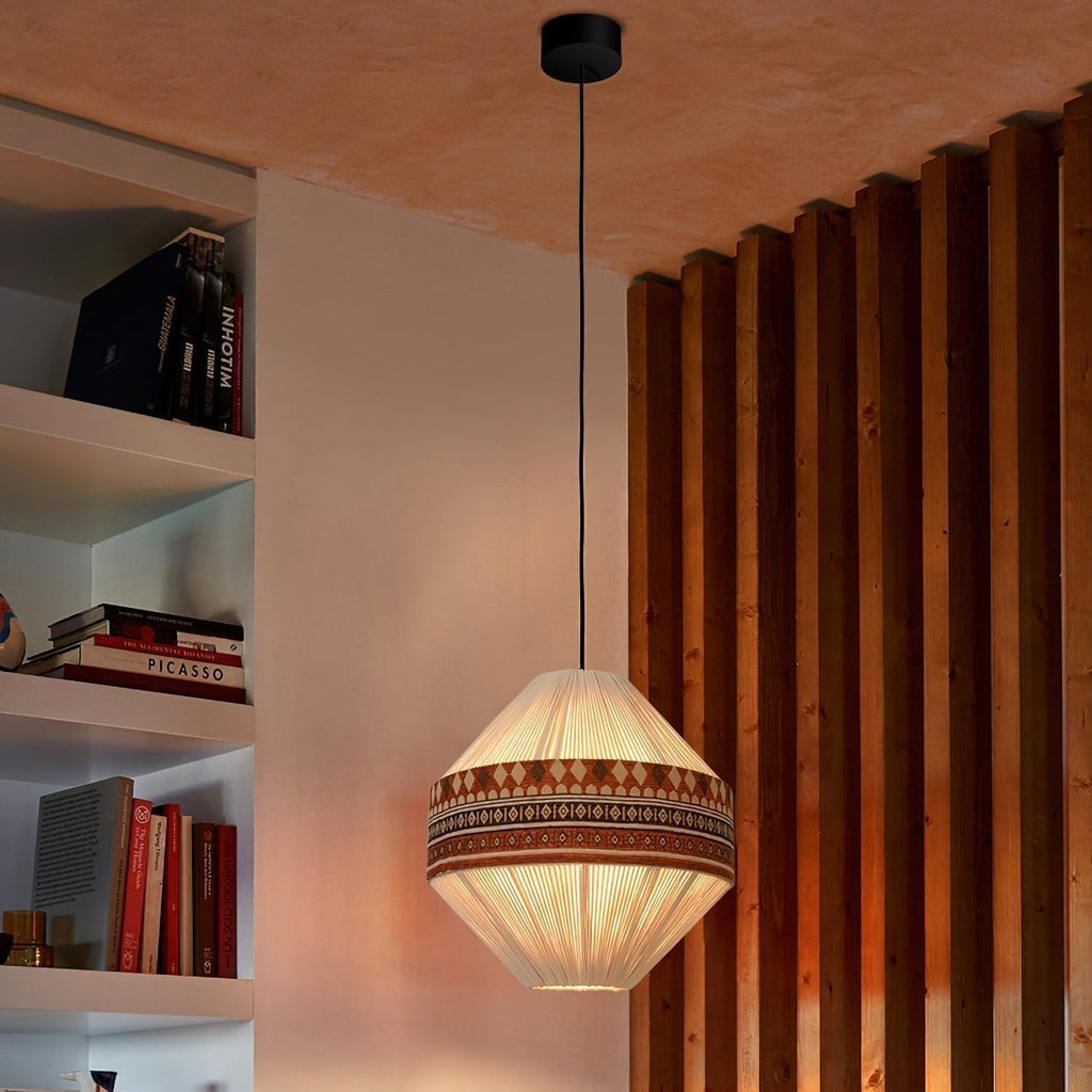 Boho – závěsná lampa s třásněmi