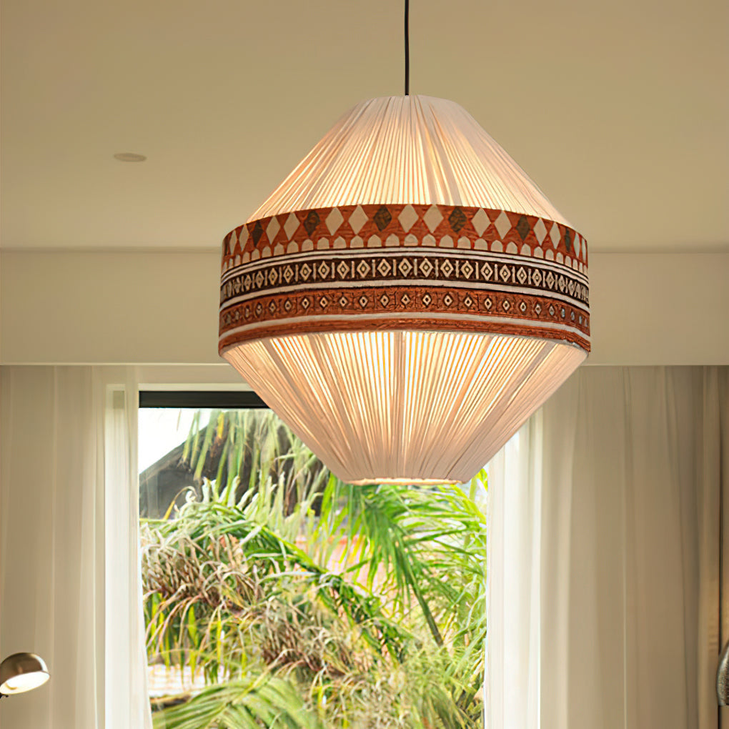 Boho – závěsná lampa s třásněmi