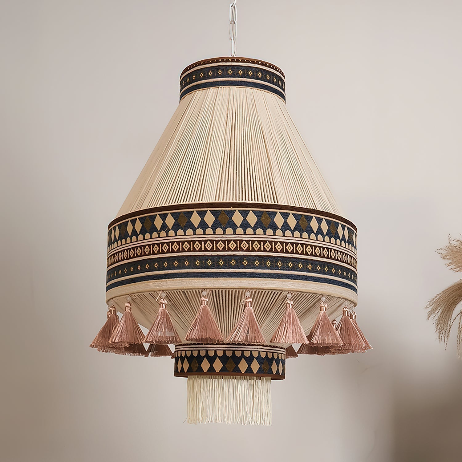 Boho – závěsná lampa s třásněmi