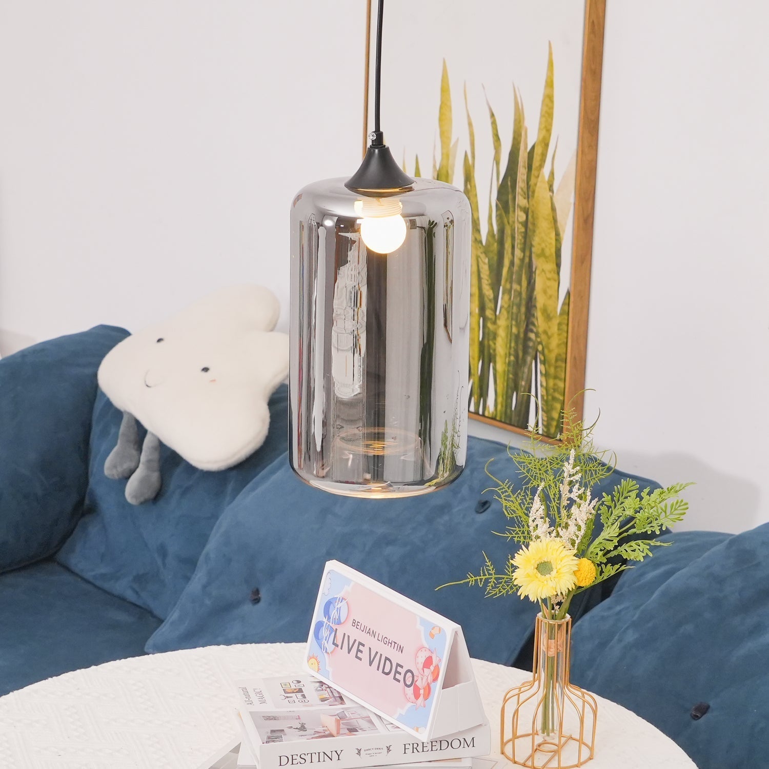Flaskeformet pendellampe — håndblåst røykgrått glass, svart armatur, vintage og moderne