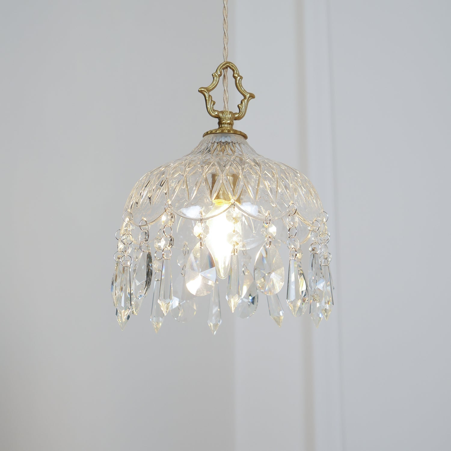 Wisząca lampa sufitowa w kształcie misy