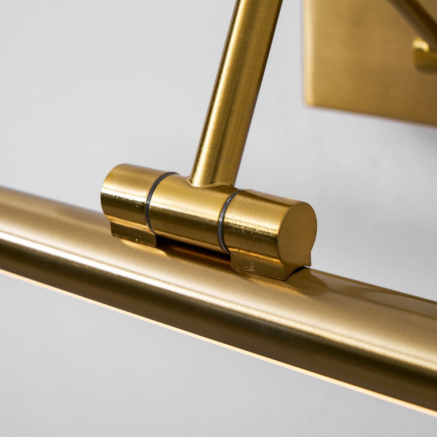 Brillan Frame 可充电壁灯——金色，暖光，约 8W–11W