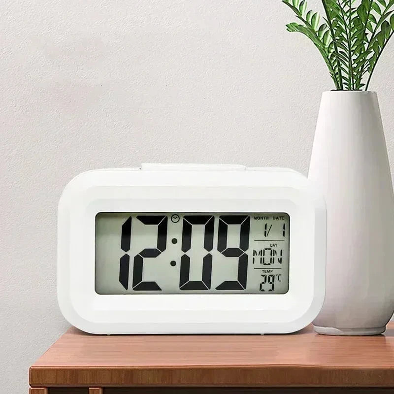 NovaTime Mini kompakter digitaler LED-Wecker mit Schlummerfunktion für alle Altersgruppen