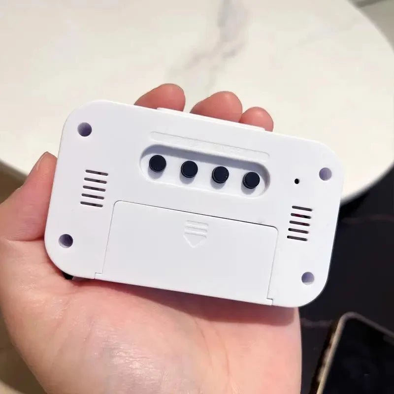 NovaTime Mini kompakter digitaler LED-Wecker mit Schlummerfunktion für alle Altersgruppen