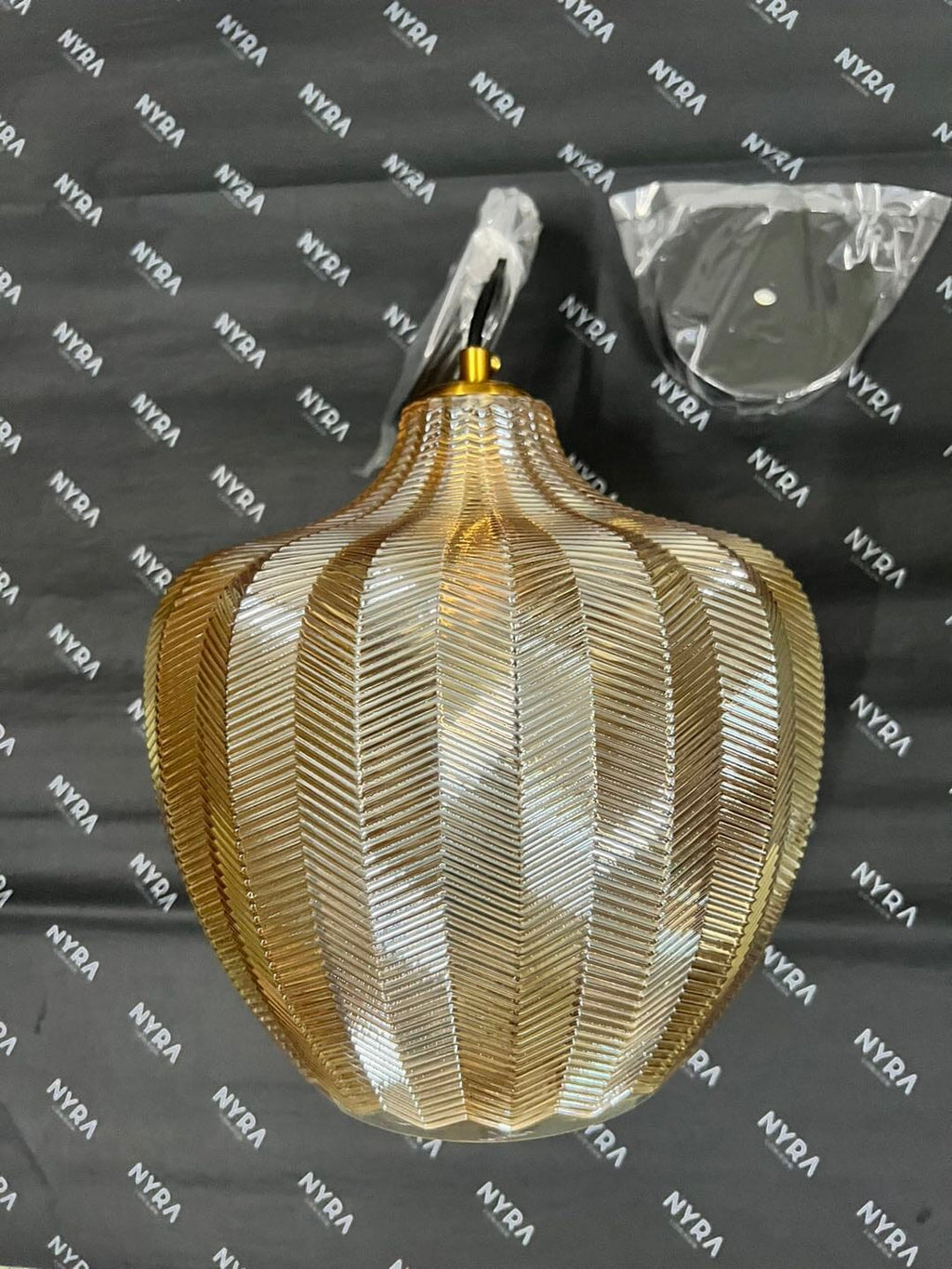 Lampu Gantung Kaca Mona