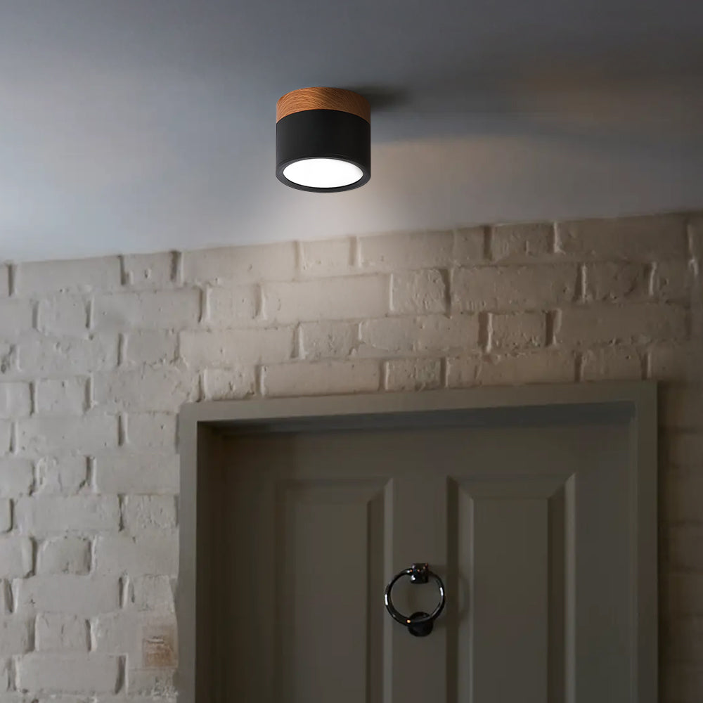 Stropní svítidlo v cylindrickém designu - jasné funkční osvětlení