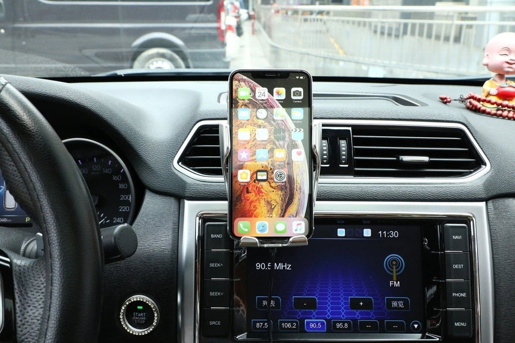 AeroGrip – bezdrátový držák telefonu do auta ovladatelný jednou rukou s automatickým sevřením, nabíjením Qi a otáčením o 360°