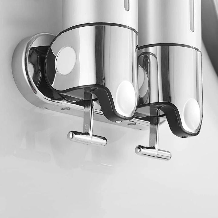 Wandgemonteerde zeepdispenser met modern ontwerp in roestvrij staal