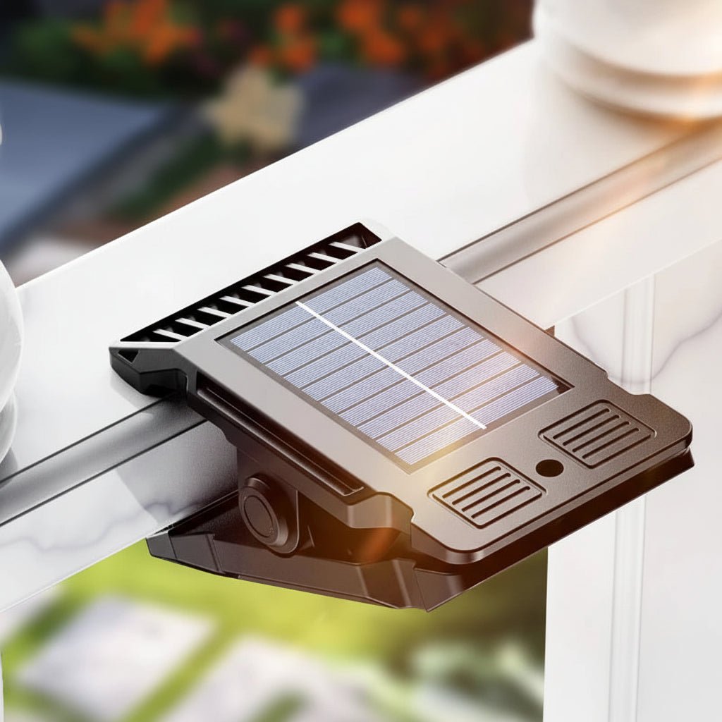 Jasné solární světlo Bright Clip do exteriéru, přenosné, s automatickým zapnutím pro táborníky