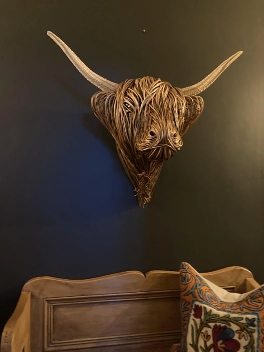 Sculptură de perete cu vacă, cu farmec rustic, de la PastureCraft, pentru iubitorii caselor de la țară