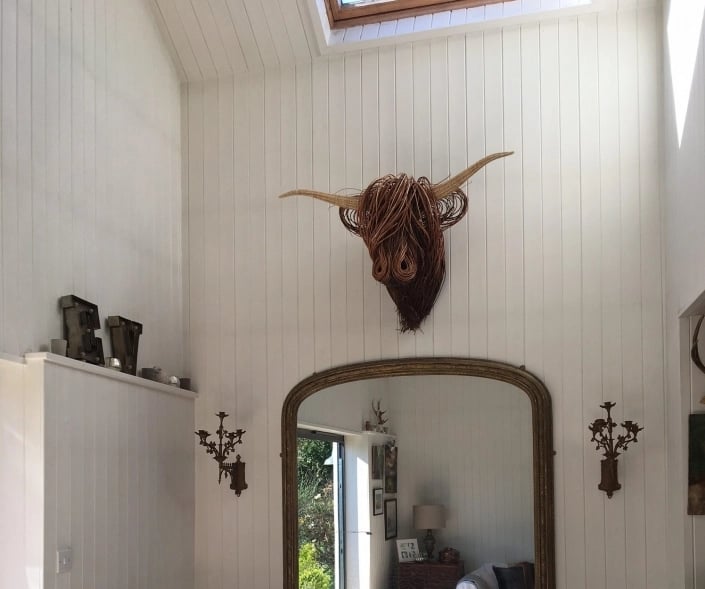 Sculptură de perete cu vacă, cu farmec rustic, de la PastureCraft, pentru iubitorii caselor de la țară