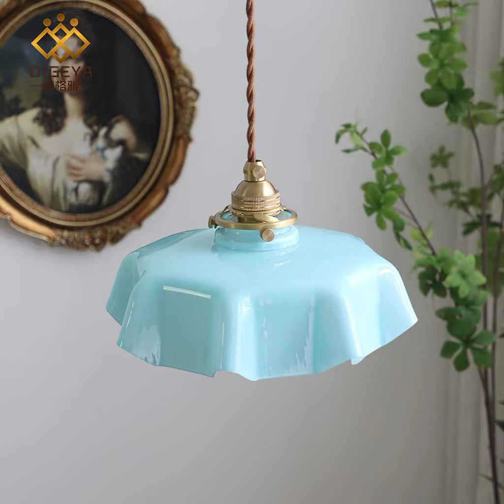 Francouzské květinové plisované závěsné svítidlo — vintage design osvětlení