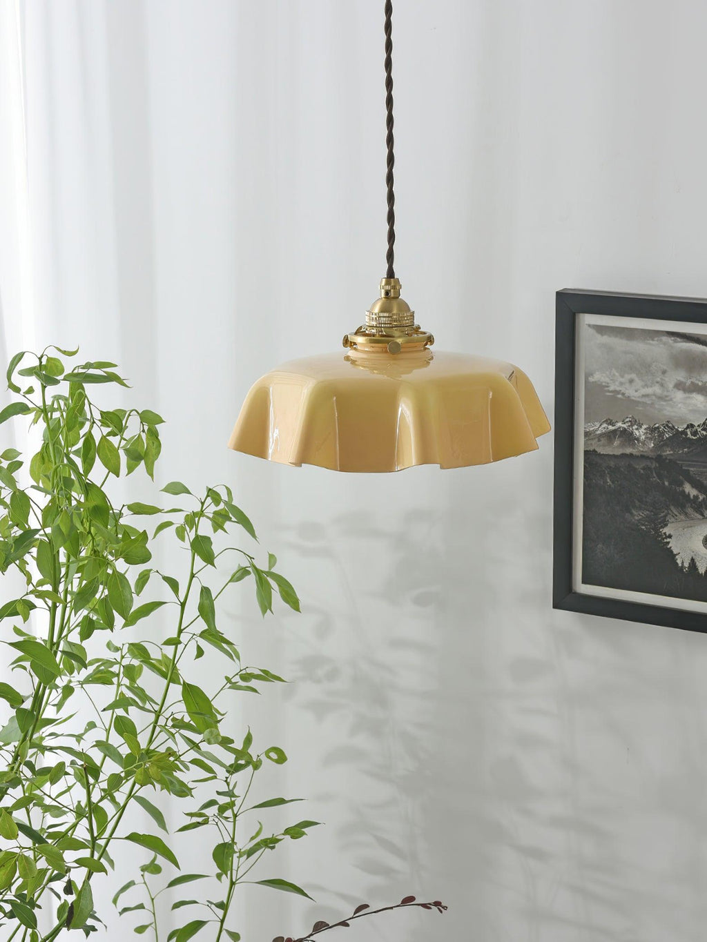Francouzské květinové plisované závěsné svítidlo — vintage design osvětlení