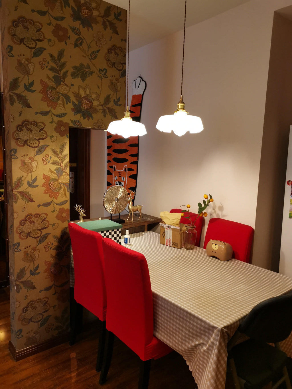 Francouzské květinové plisované závěsné svítidlo — vintage design osvětlení
