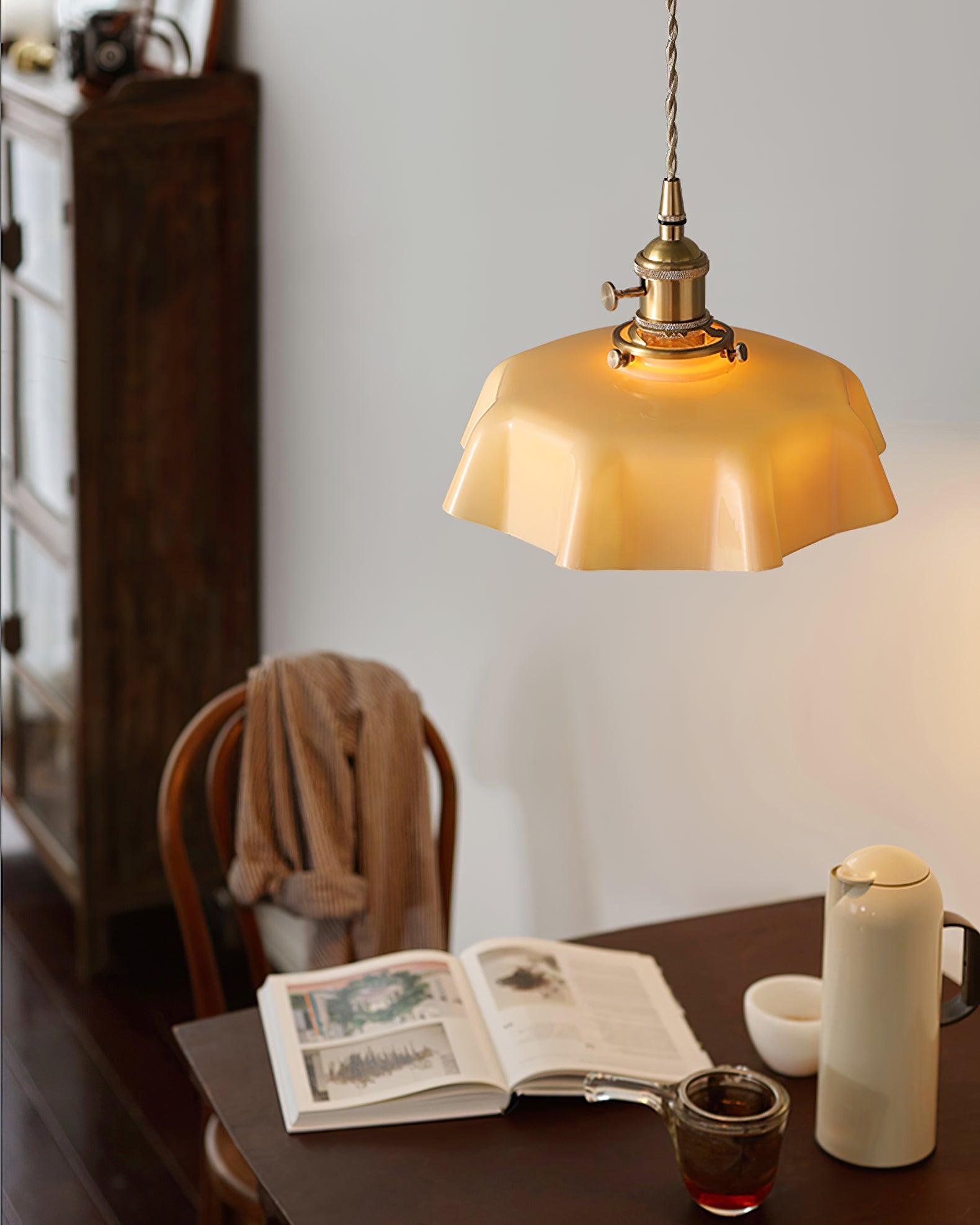 Fransk blomstertaklampa – radiell kronbladsformad kupol, Ø 25 cm