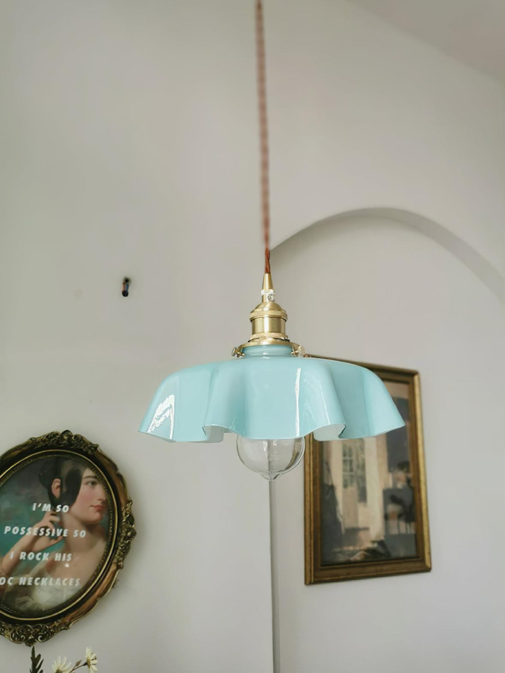 Francouzské květinové plisované závěsné svítidlo — vintage design osvětlení