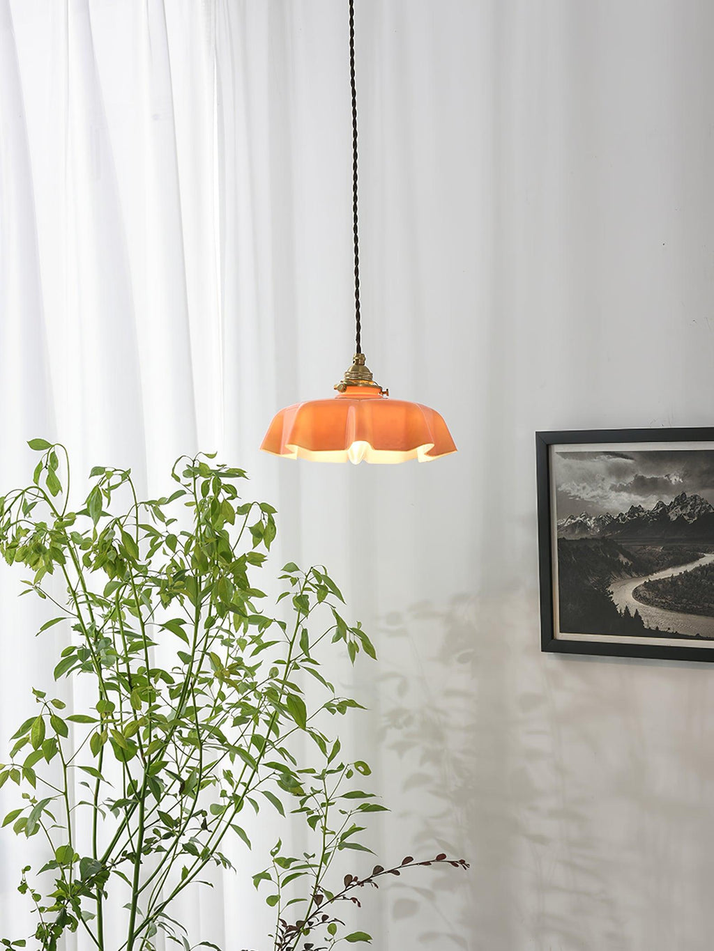 Francouzské květinové plisované závěsné svítidlo — vintage design osvětlení