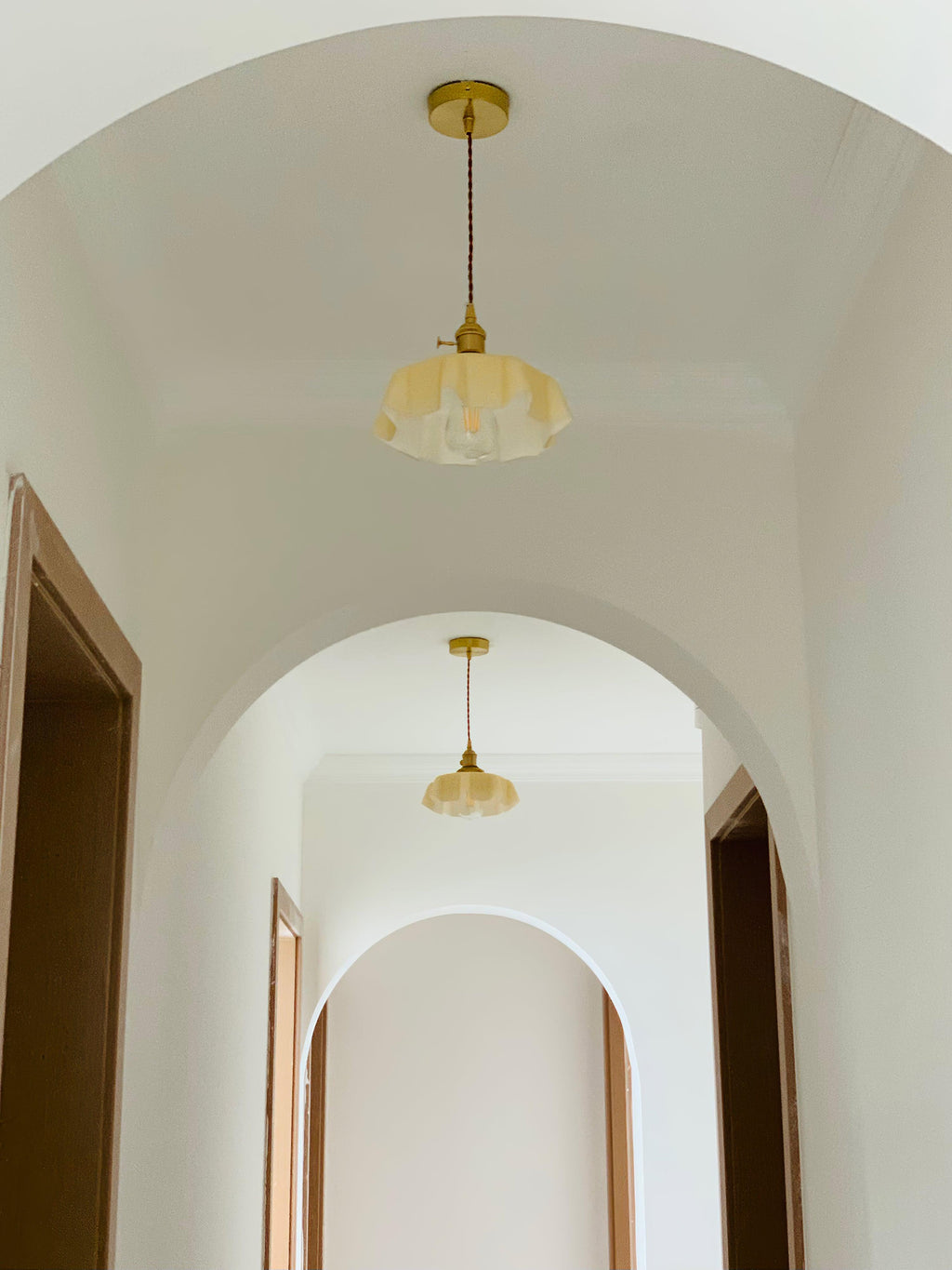 Francouzské květinové plisované závěsné svítidlo — vintage design osvětlení
