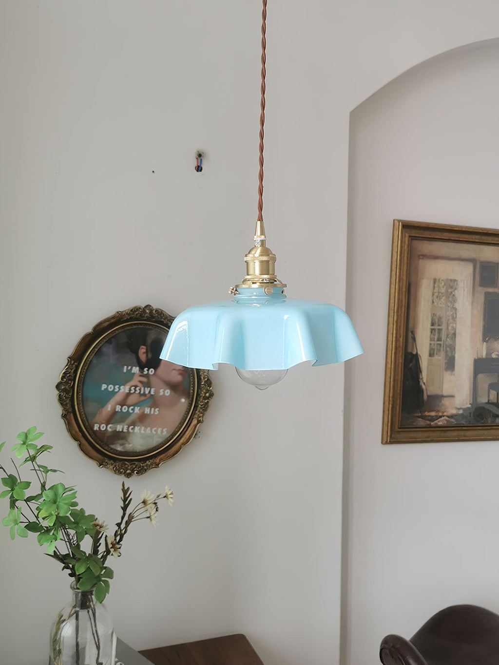Francouzské květinové plisované závěsné svítidlo — vintage design osvětlení