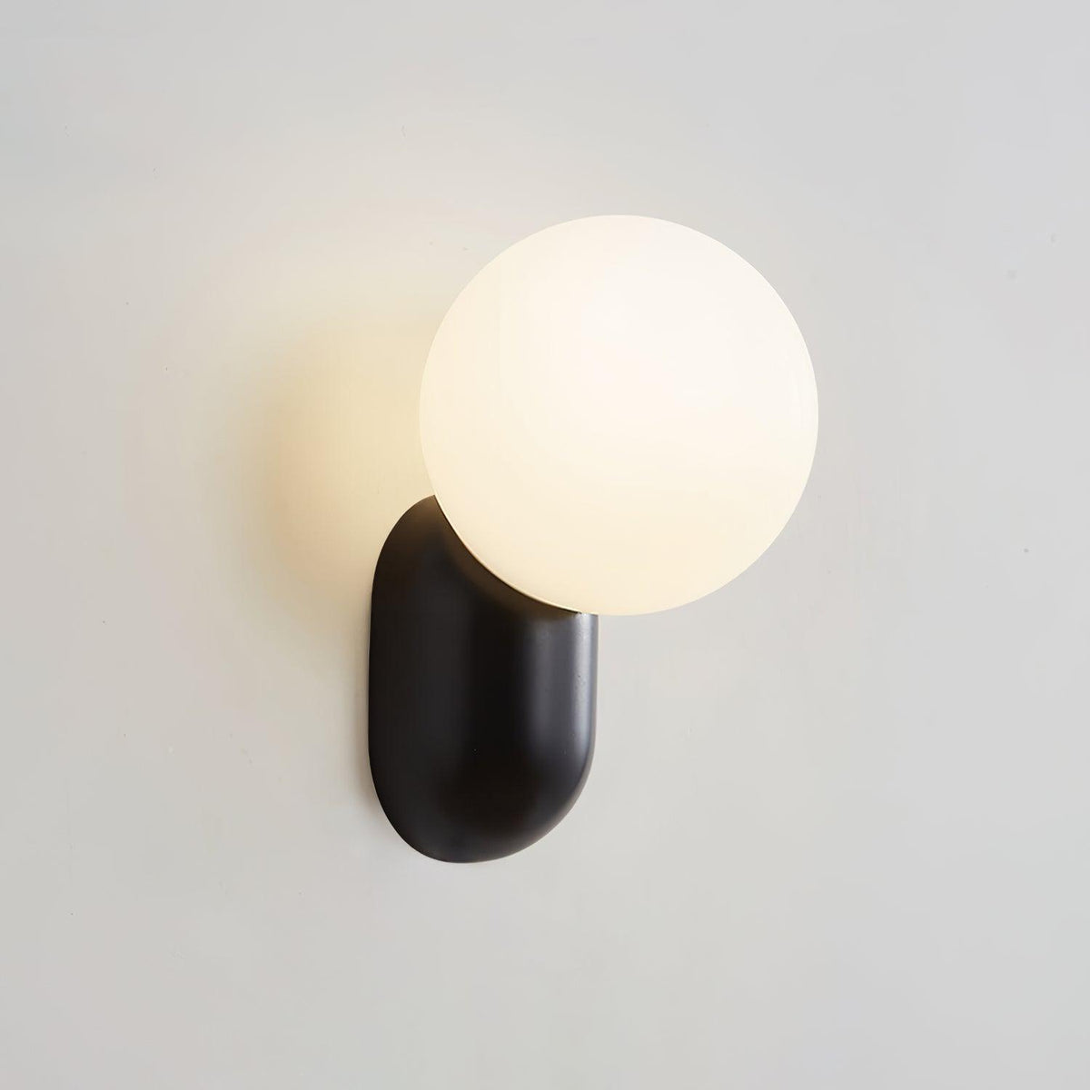 Applique murale globe Lunara — minimaliste, 8cm, G9