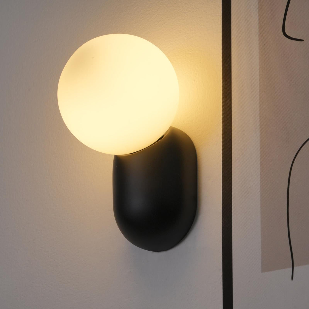 Applique murale globe Lunara — minimaliste, 8cm, G9