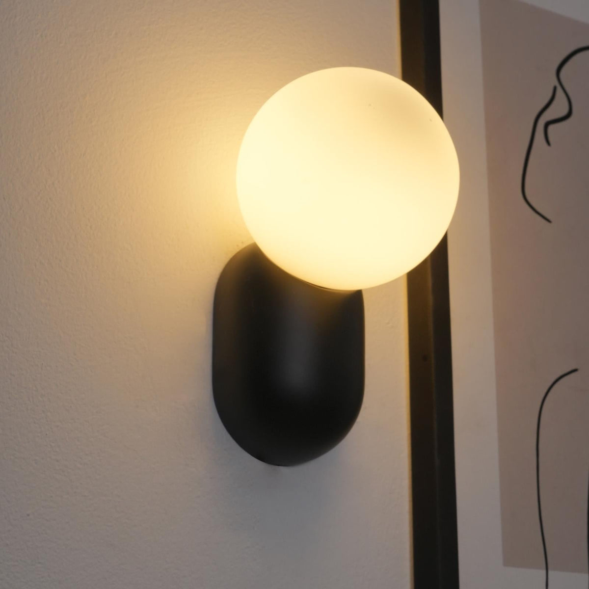 Applique murale globe Lunara — minimaliste, 8cm, G9