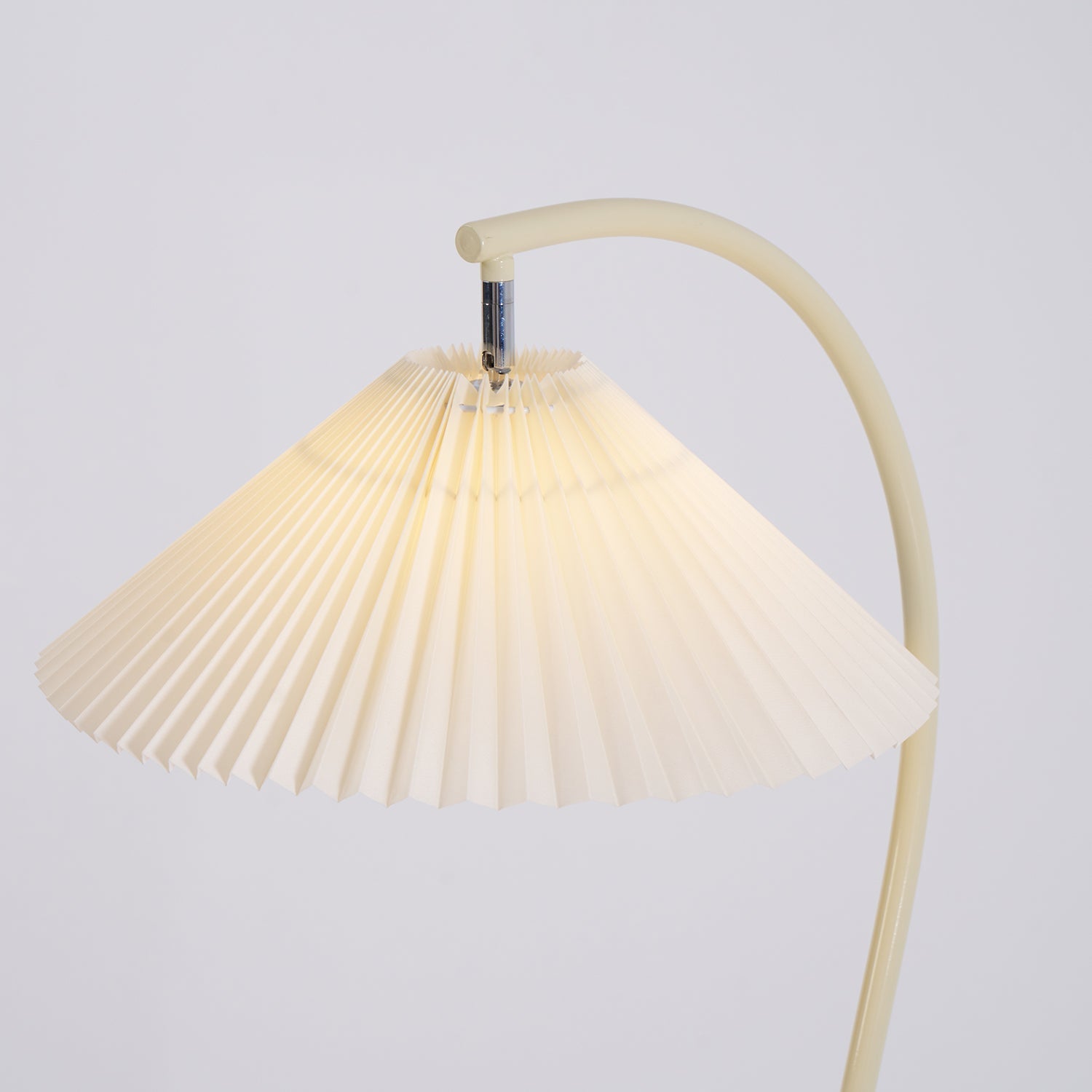 Crescini weiche, plissierte Stehlampe