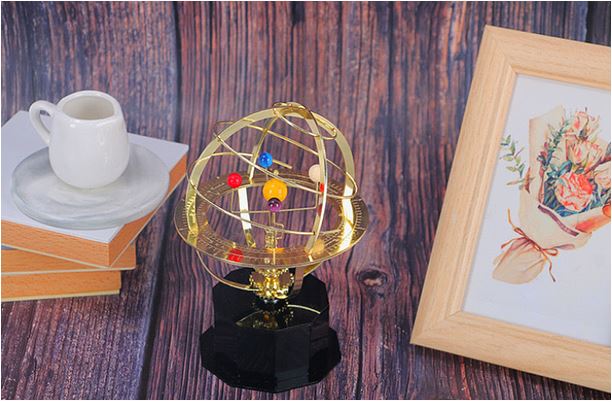 Modelo Gran Orrery CosmoForge Réplica Mecánica Artesanal de Latón del Sistema Solar con 5 Planetas