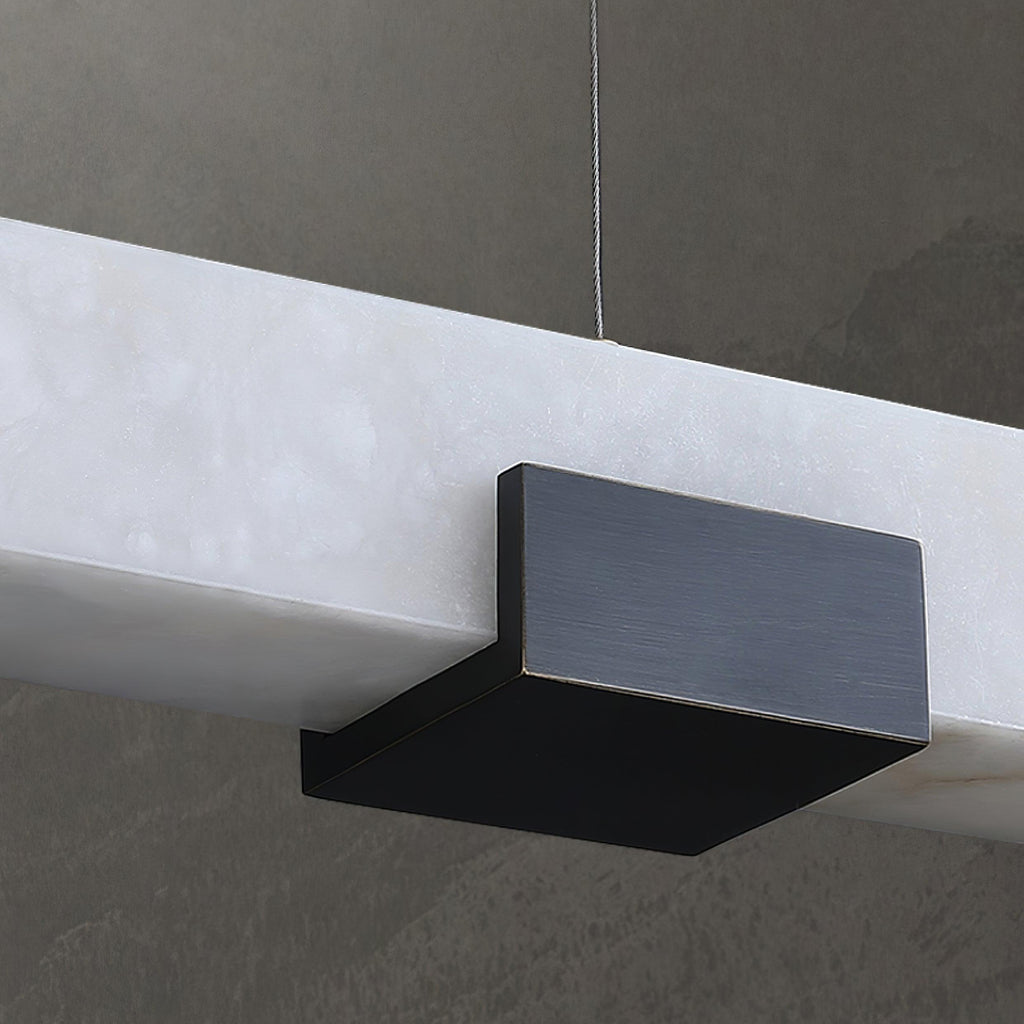 Suspension linéaire minimaliste en albâtre Kaelen — LED intégrée, finition en laiton poli, 100cm, 120cm