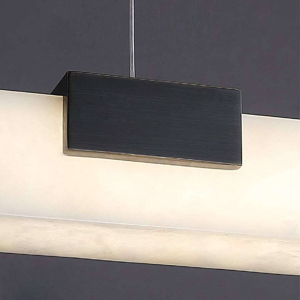 Suspension linéaire minimaliste en albâtre Kaelen — LED intégrée, finition en laiton poli, 100cm, 120cm