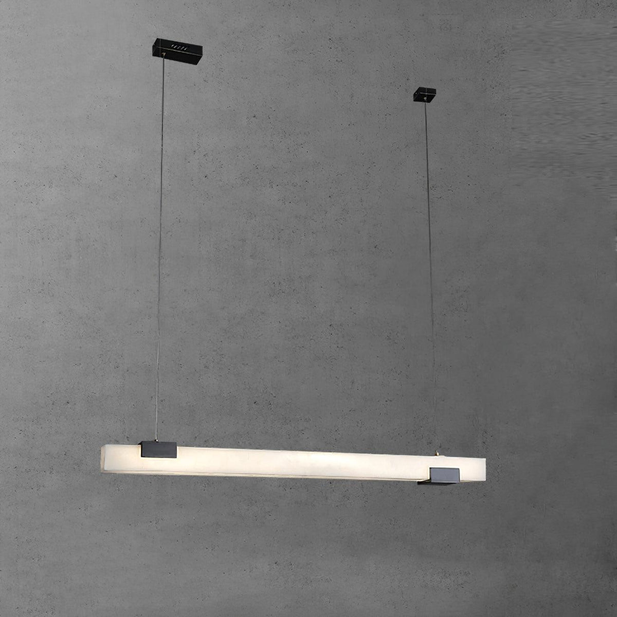 Suspension linéaire minimaliste en albâtre Kaelen — LED intégrée, finition en laiton poli, 100cm, 120cm