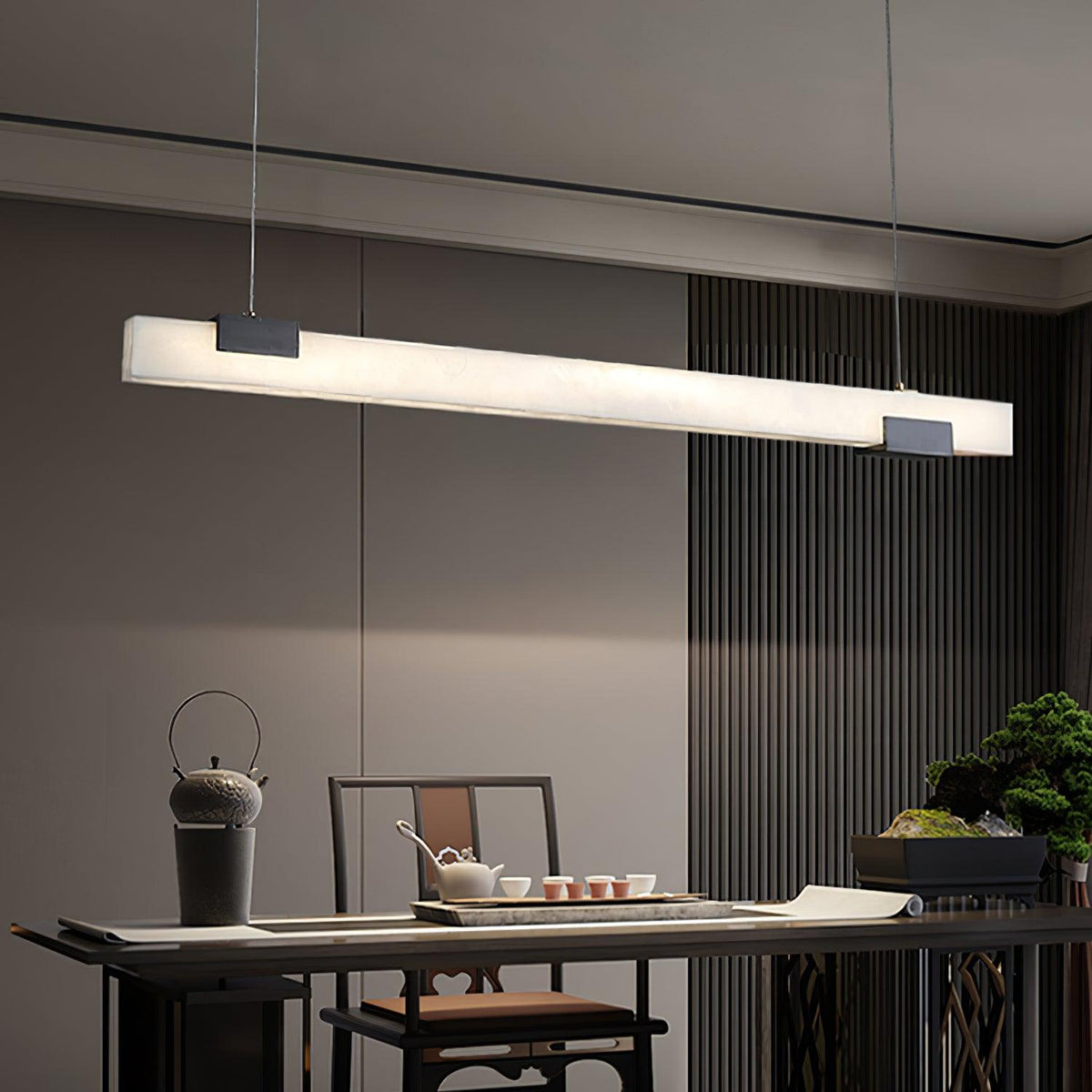 Suspension linéaire minimaliste en albâtre Kaelen — LED intégrée, finition en laiton poli, 100cm, 120cm