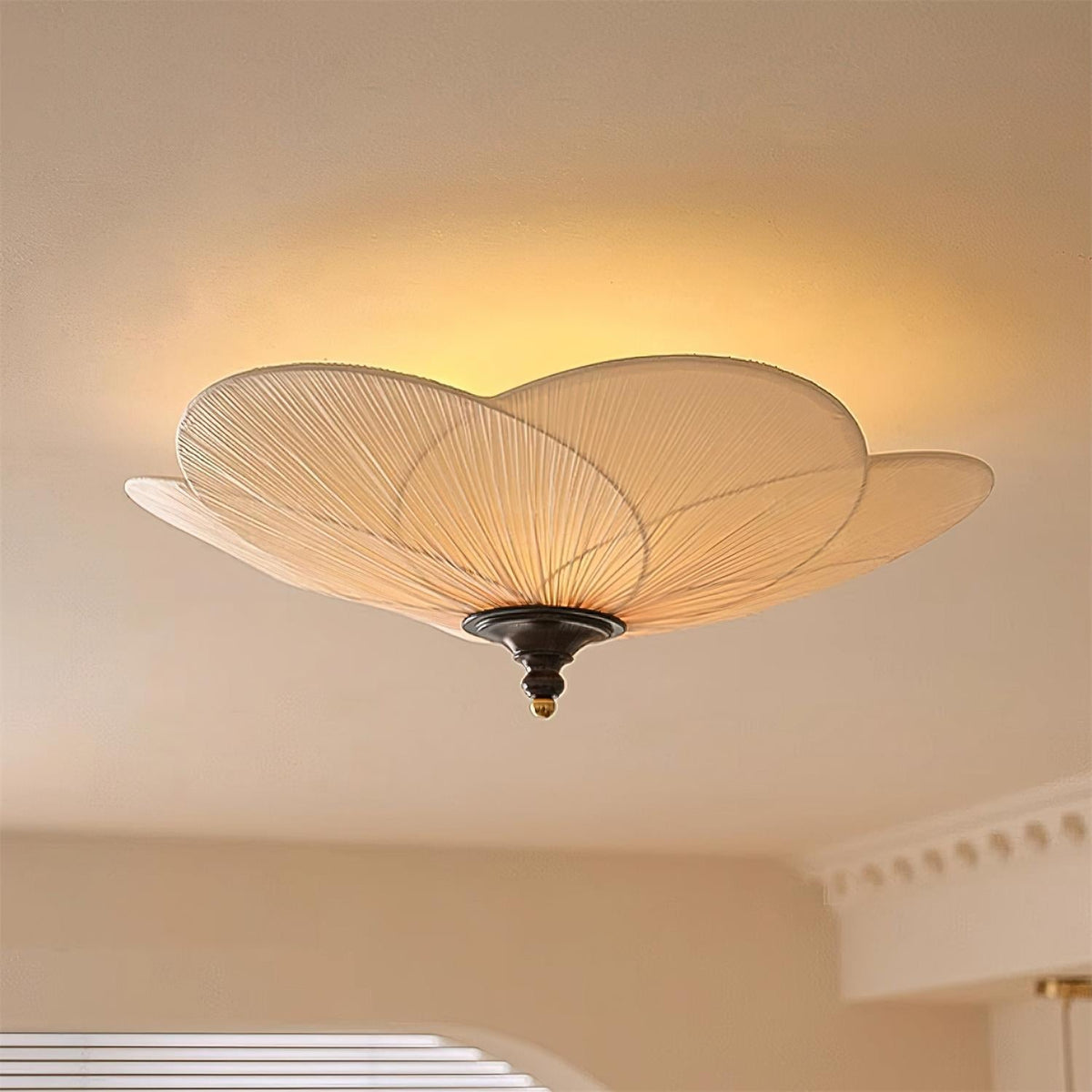 Plafonnier semi-encastré Evola à 3 lumières, en forme de pétales — doré, beige et noyer, diamètres de 50cm et 65cm
