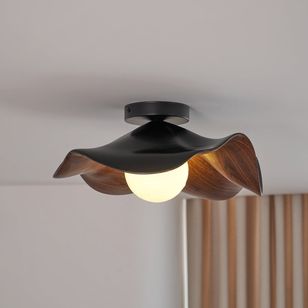Lampada da soffitto Lanoe — finitura effetto venatura del legno, bianca e nera