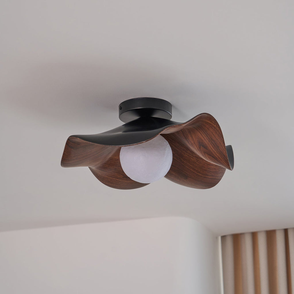 Lampada da soffitto Lanoe — finitura effetto venatura del legno, bianca e nera