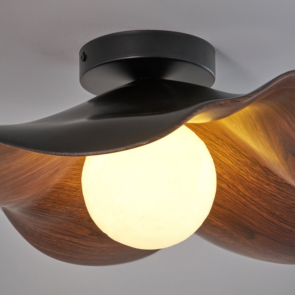 Lampada da soffitto Lanoe — finitura effetto venatura del legno, bianca e nera