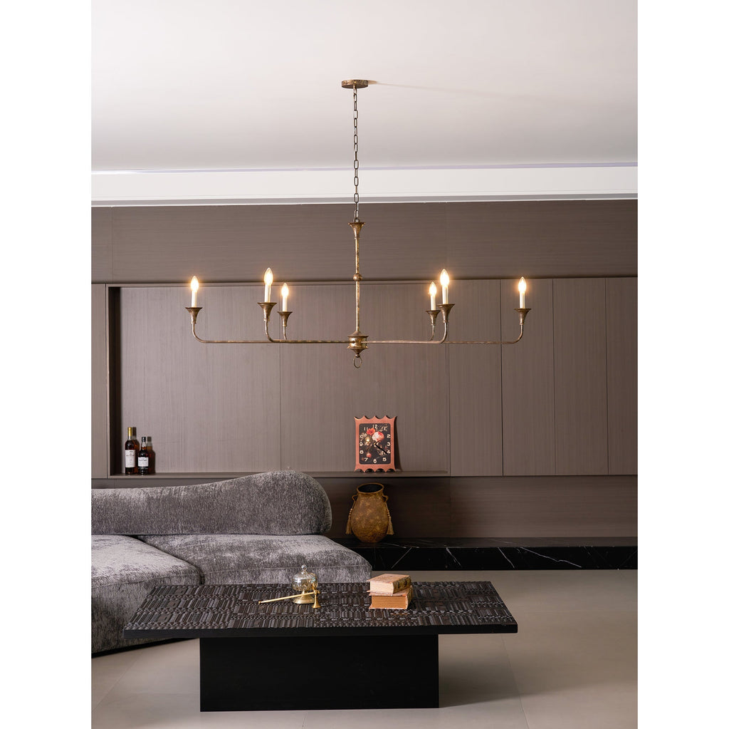 Elara-ljuskrona för stearinljus — smal profil, höga ljusarmar, design utan lampskärmar