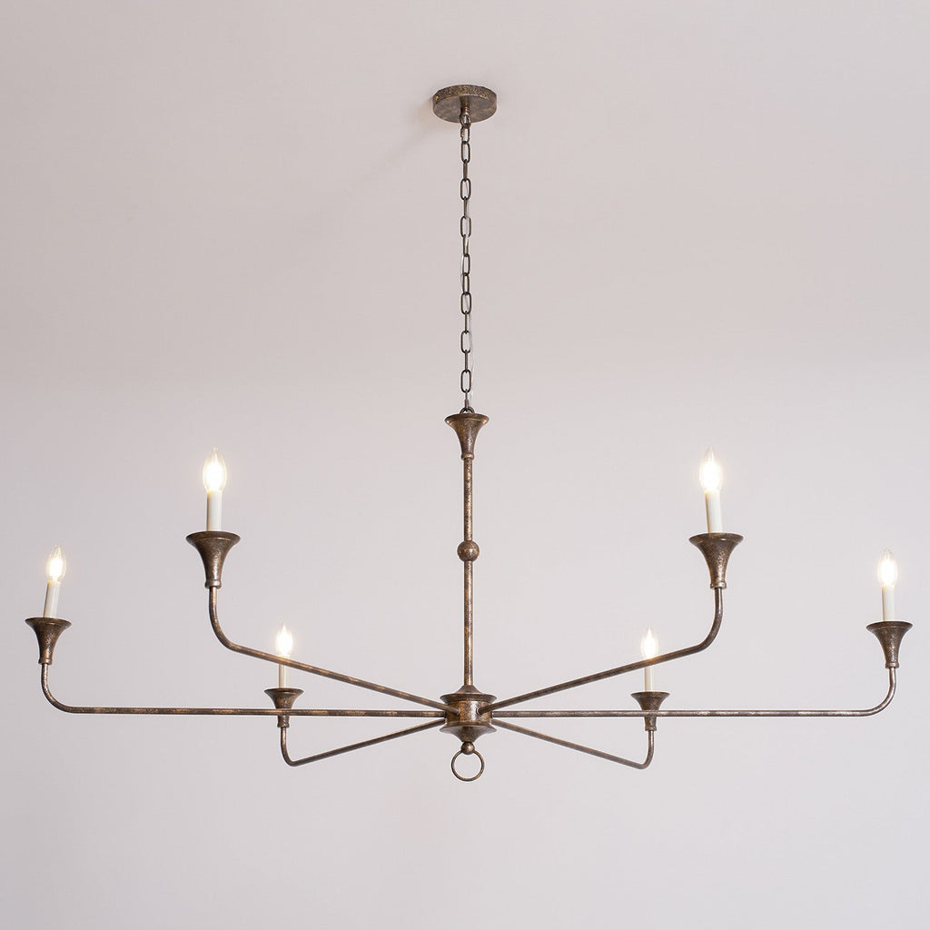 Elara-ljuskrona för stearinljus — smal profil, höga ljusarmar, design utan lampskärmar